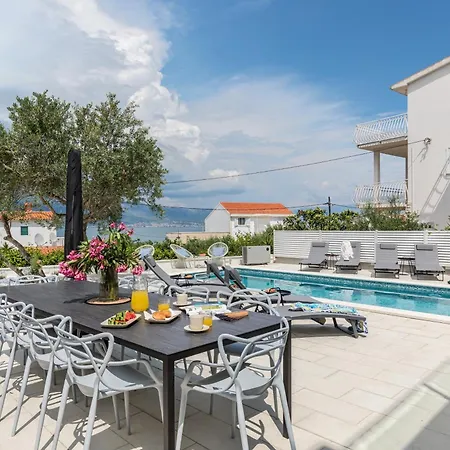 Family-friendly With Swimming Pool Arbanija - Ciovo - 25090 Trogir