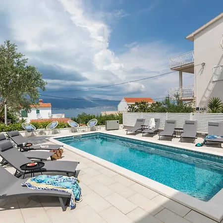 Family-friendly With Swimming Pool Arbanija - Ciovo - 25090