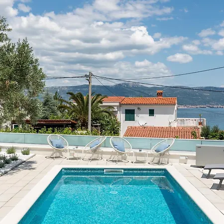 Apartamento Family-friendly With Swimming Pool Arbanija - Ciovo - 25090