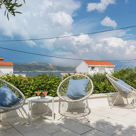 Family-friendly With Swimming Pool Arbanija - Ciovo - 25090 * 트로기르