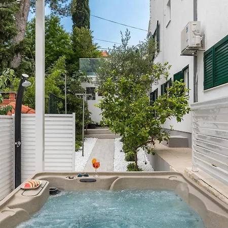 Family-friendly With Swimming Pool Arbanija - Ciovo - 25090