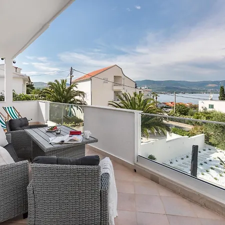 Family-friendly With Swimming Pool Arbanija - Ciovo - 25090 * Trogir